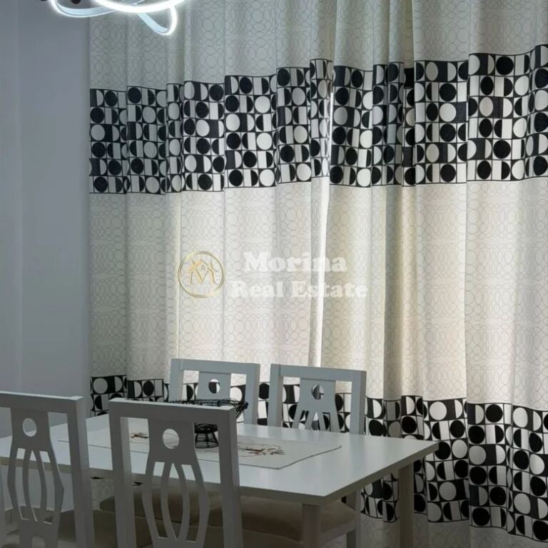 Qera | Shtëpi private 2 + 1 | Sauk | 500 €/muaj