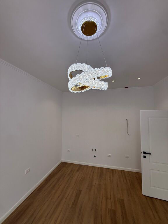 Shitet apartamenti 2+1