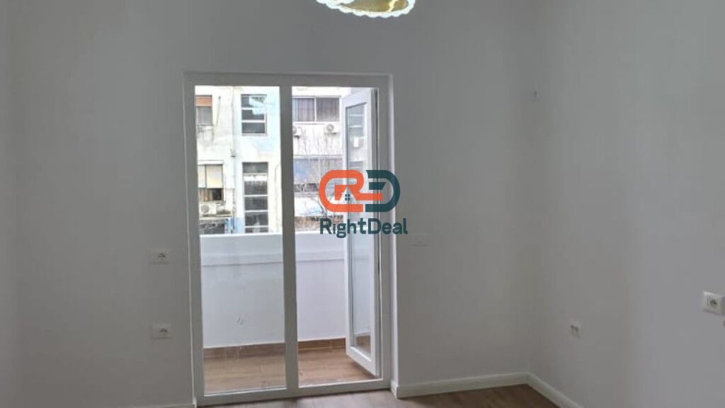 Buze Unazes Se Vogel, Shitet Apartament 2+1, Me Lokacion Dhe Orientim Perfekt!!