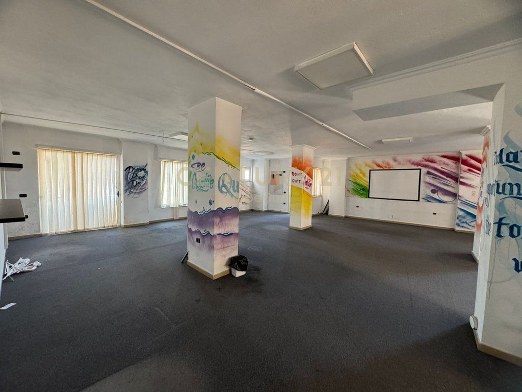 Ambient Open Space 585 m² për Qira – Globe