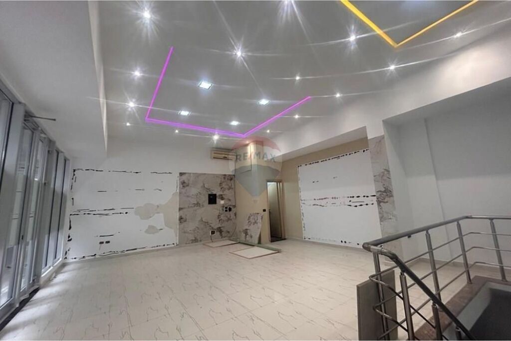 🏪 Dyqan – Për Shitje |  Vlorë 📍 Pas Conad | Sheshi Isa Boletini