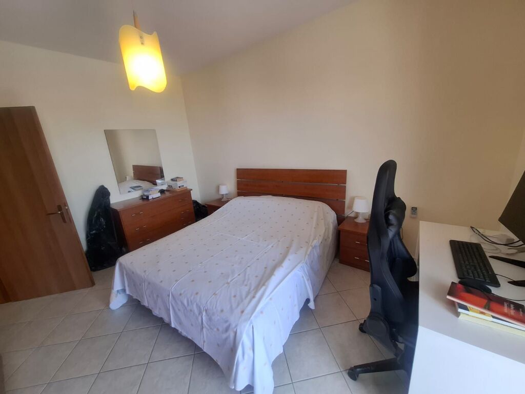 Shitet Apartament 1+1 Tek Shkembi i kavajes