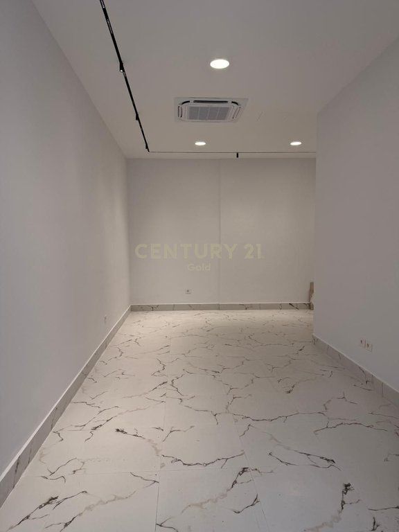 Shitet Njesi Biznesi shume prane Sheshit Skënderbej (Qendër), Rruga Mine Peza - 211,200€ | 38.4 m²