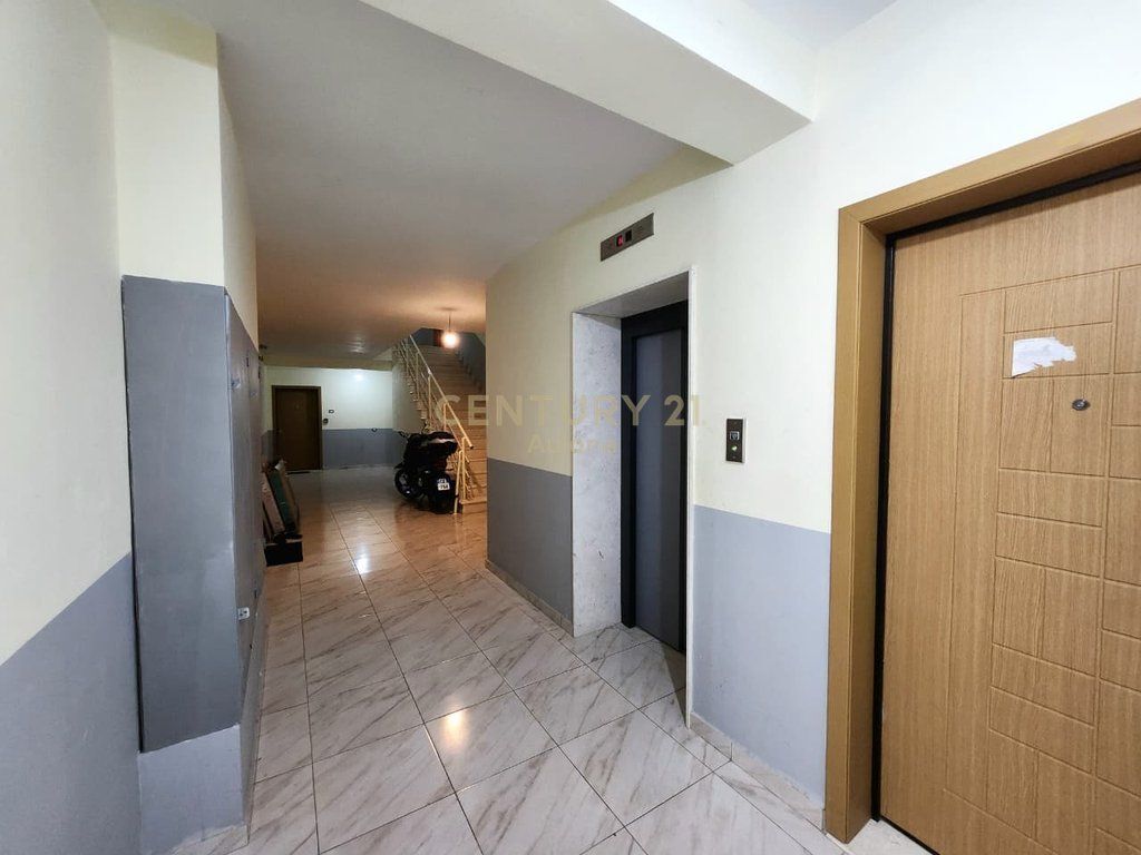 APARTAMENT MODERN 2+1 ME QIRA PRANE LUNGOMARE 1