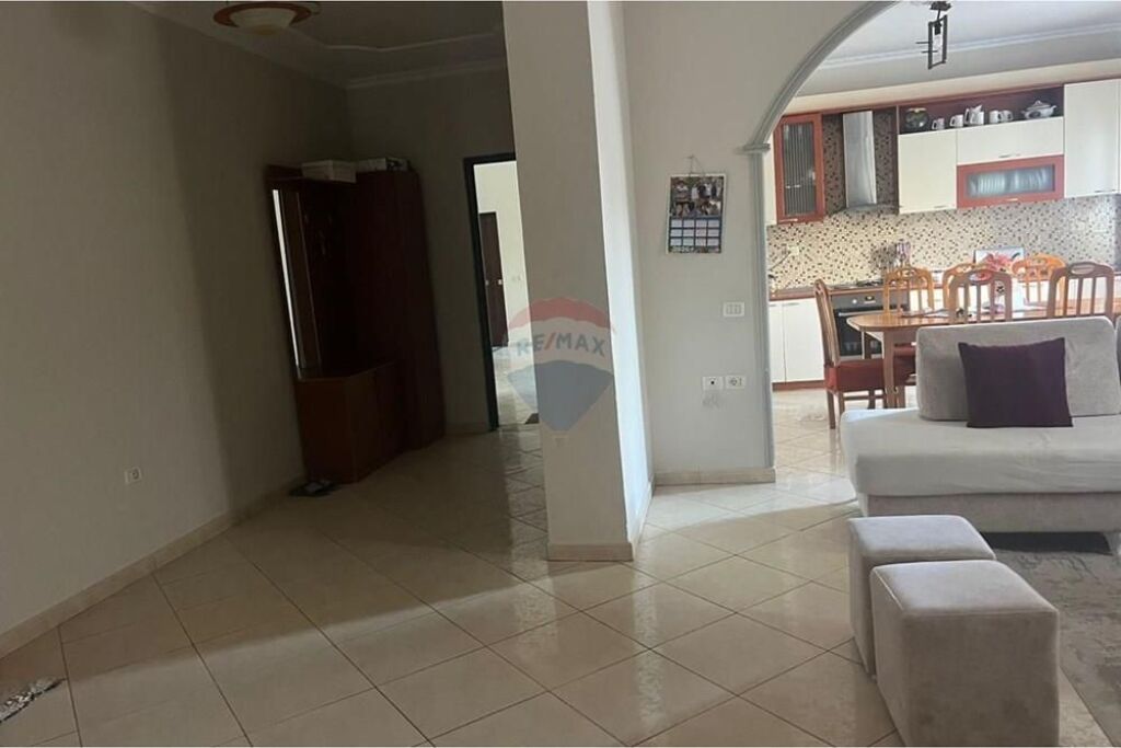 🏡 Apartament 2+1 me Qira – Lungomare, Vlorë