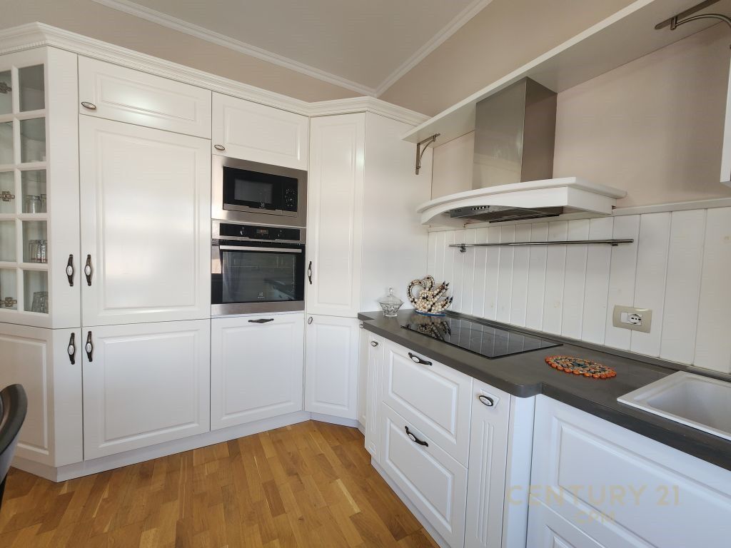 Shitet Penthouse –Liqeni I Thate (€270,000)