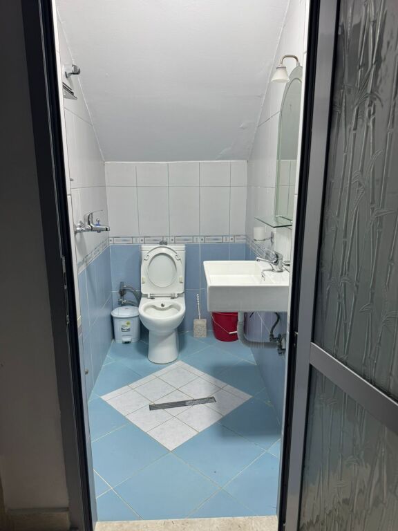 VILË 2 KATËSHE PËR QERA - RR. RIZA CEROVA