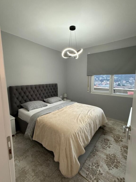 Disponojme apartament 1+1 per qera tek Kompleksi Golden Park,Rruga e Kavajes.