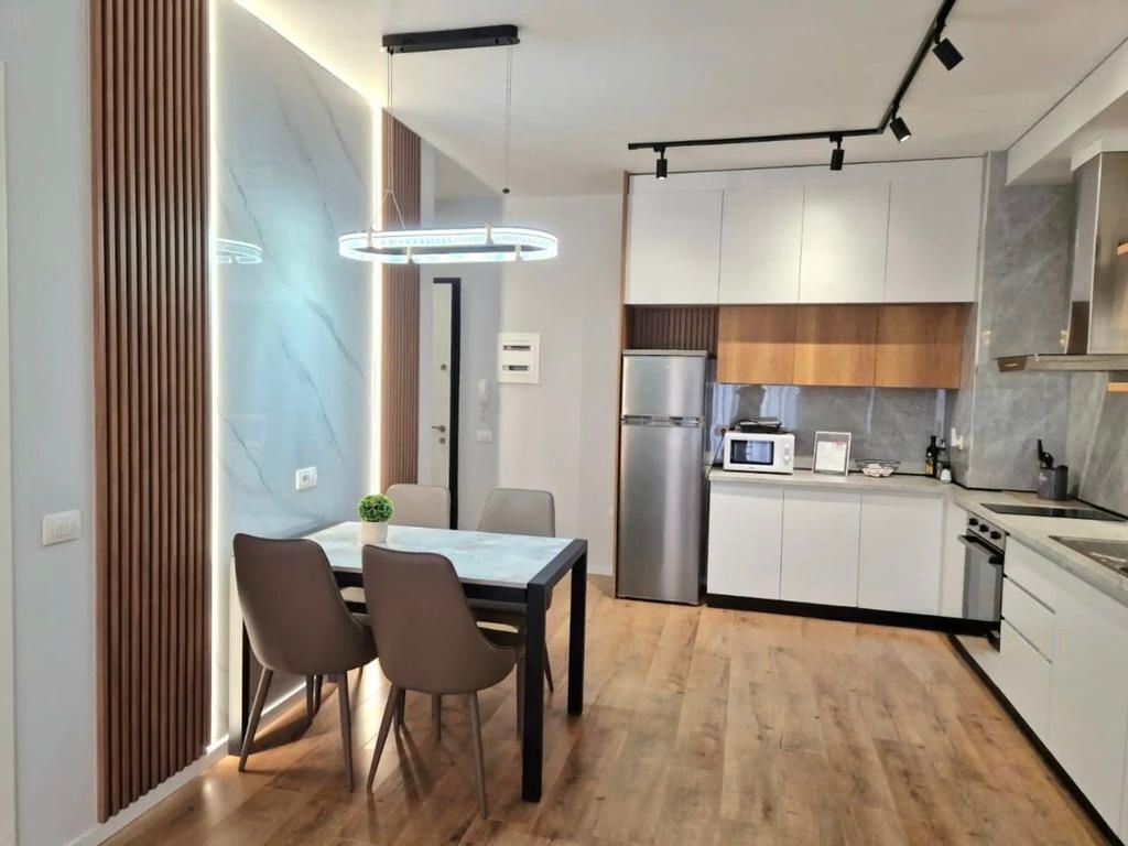 Apartament 1+1 me Post Parkimi për Qira tek Shkolla e Kuqe!