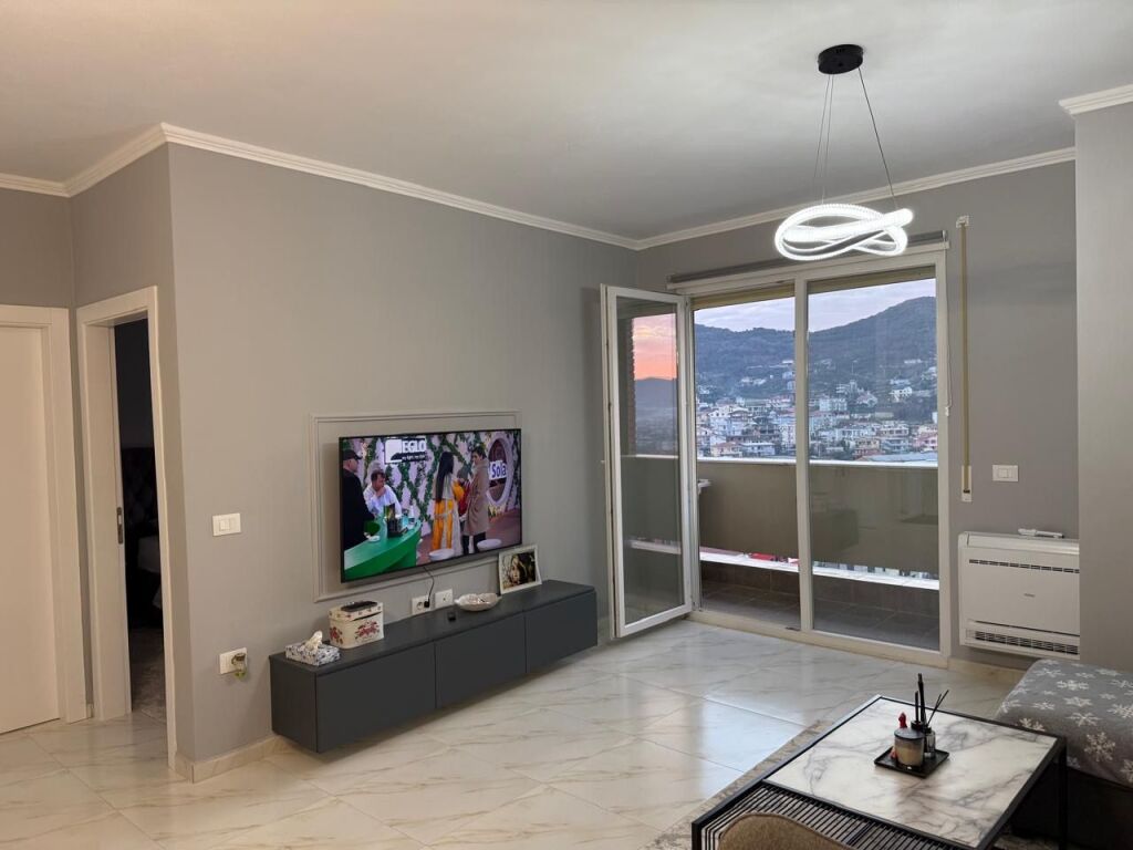 Disponojme apartament 1+1 per qera tek Kompleksi Golden Park,Rruga e Kavajes.