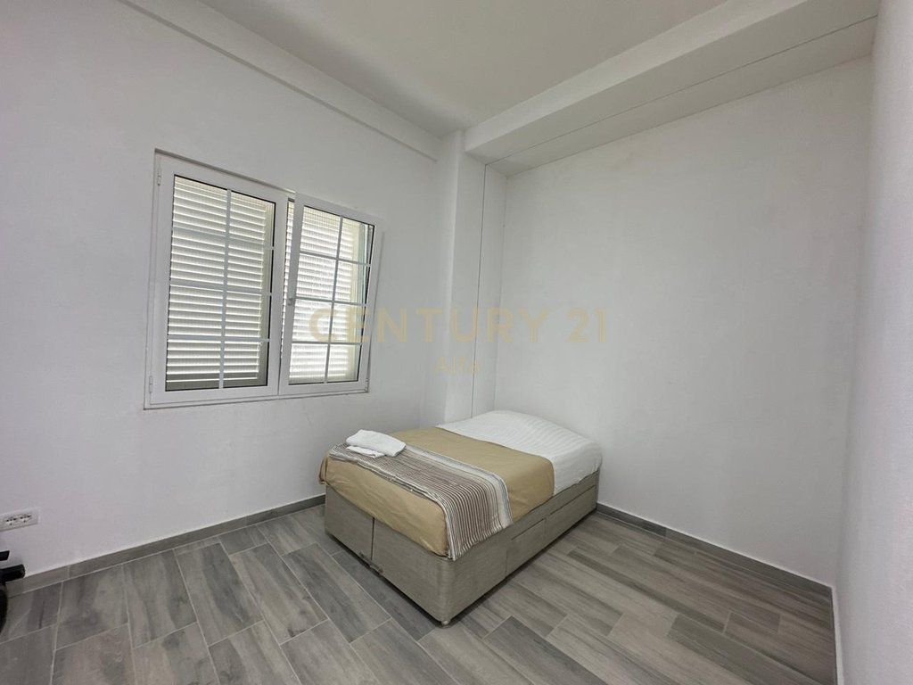 PENTHOUSE MODERN ME QIRA NË PASKUQAN!