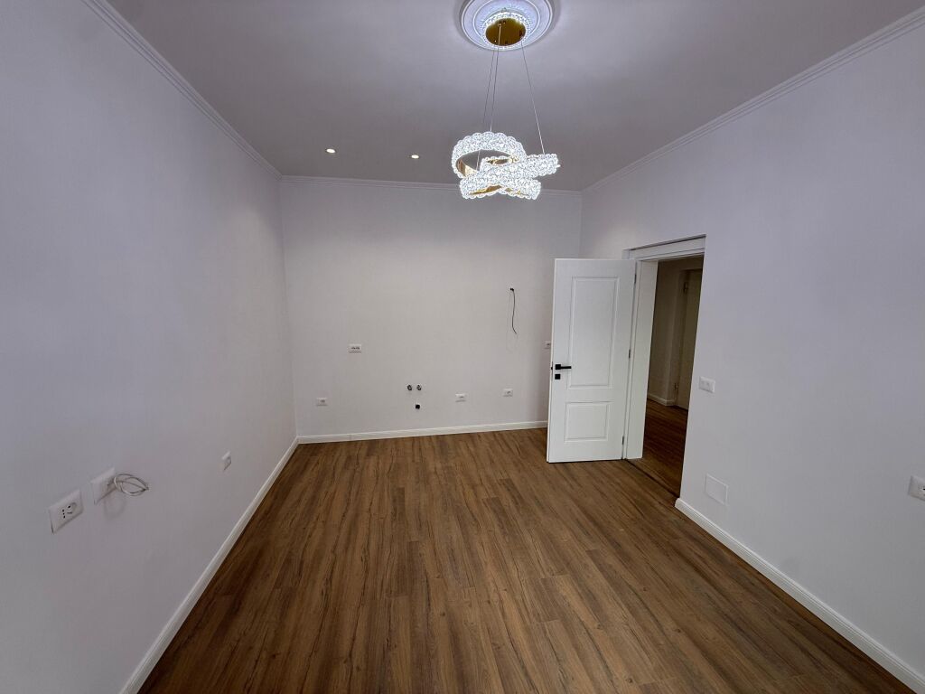 Shitet apartamenti 2+1