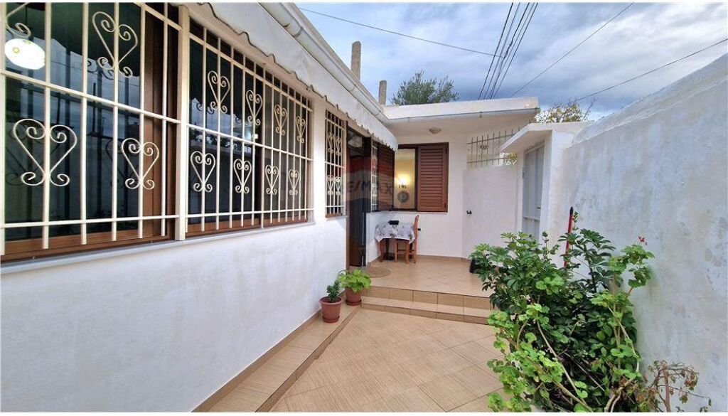🏡 Shtëpi Private për Shitje – Vlorë (Çole, Lagjja “24 Maj”)