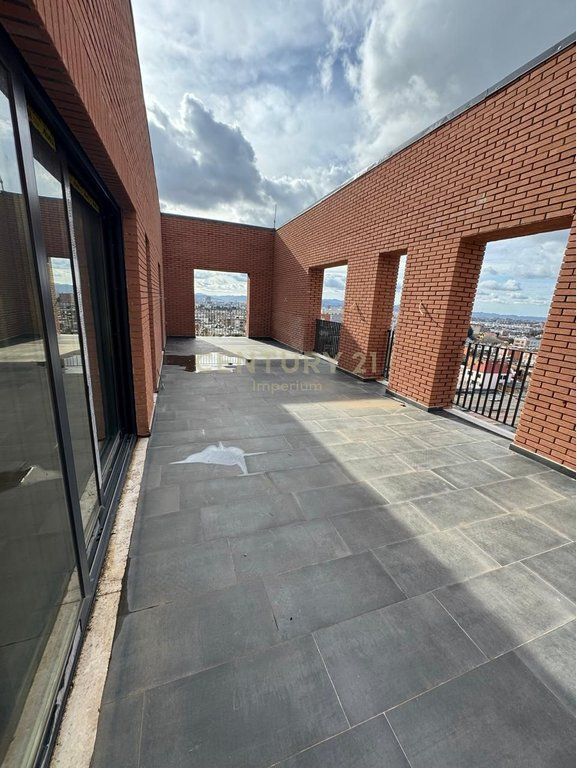 Apartament 3+1+2+ Tarracë të shfrytëzueshme!