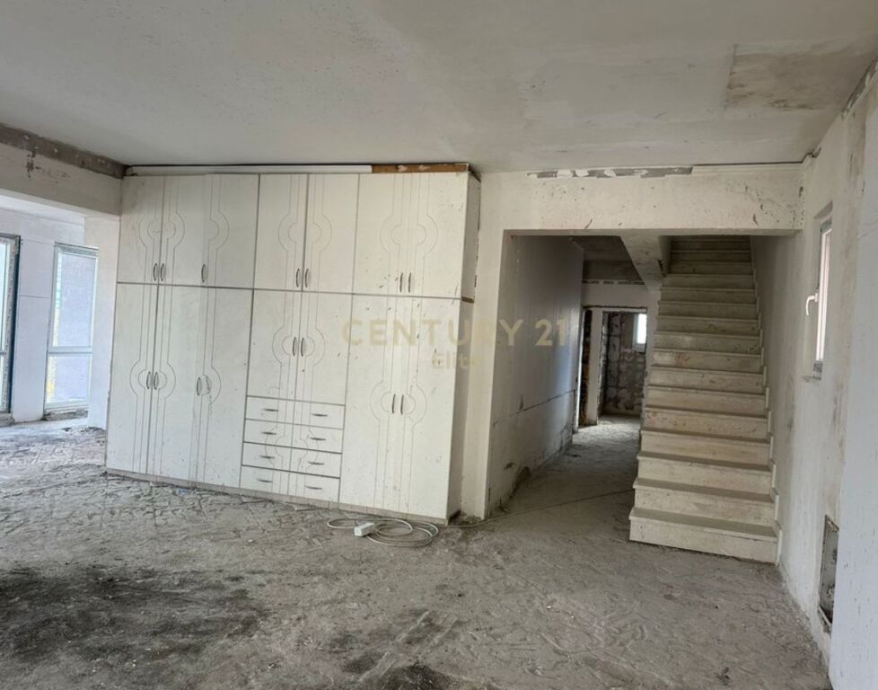 Godinë multifunksionale për qera