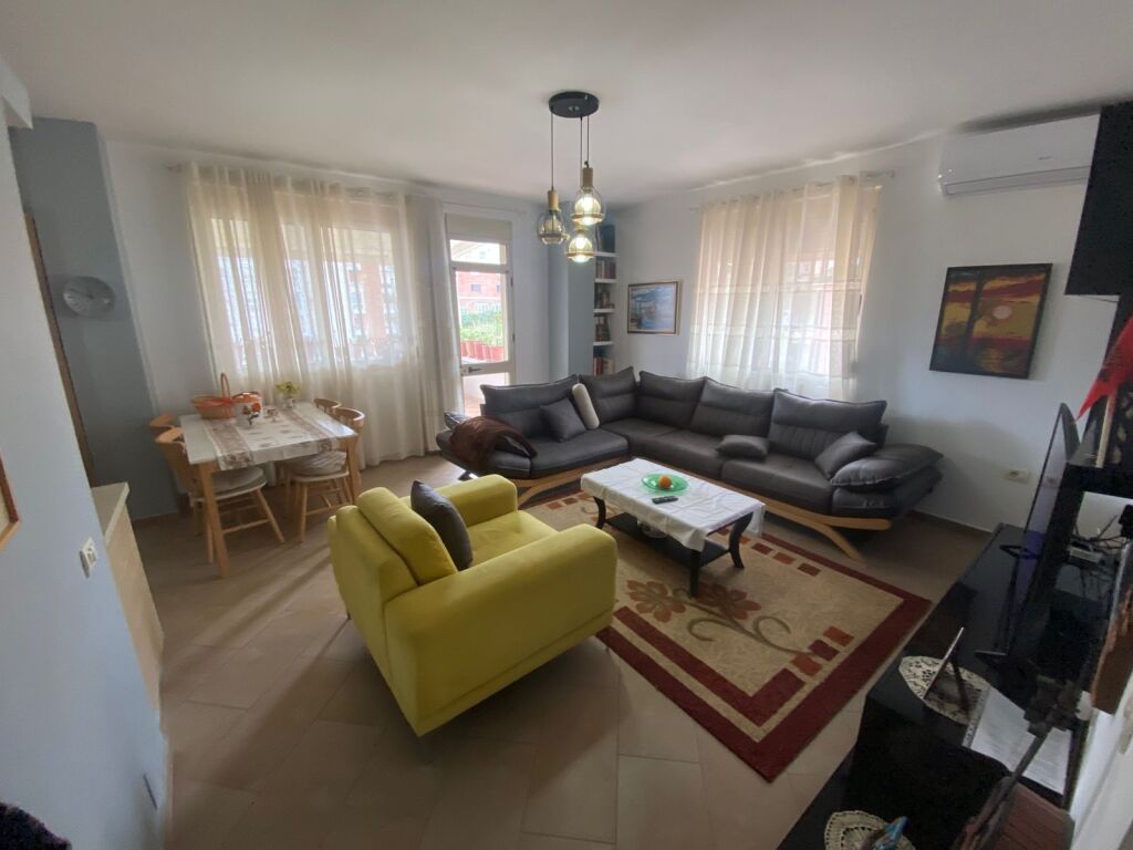 Apartament 2+1 + 3 ballkone te Eleonora