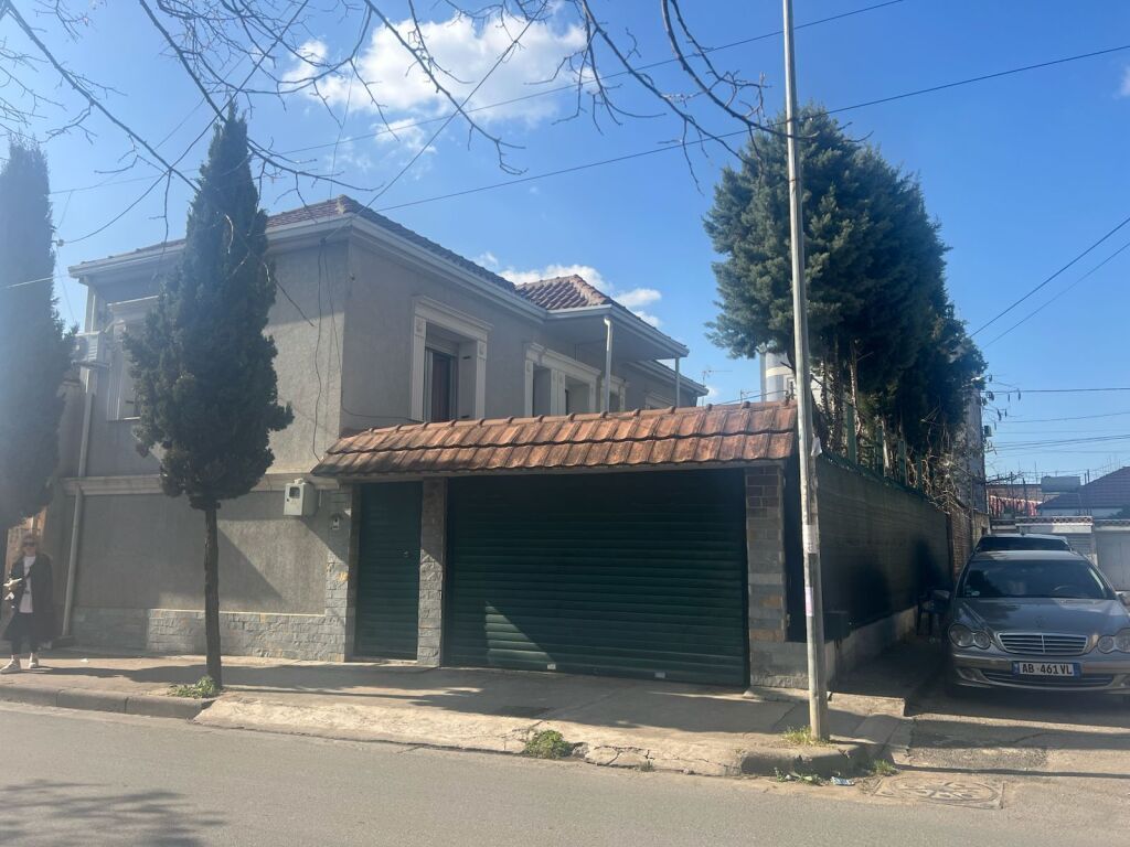 VILË 2 KATËSHE PËR QERA - RR. RIZA CEROVA