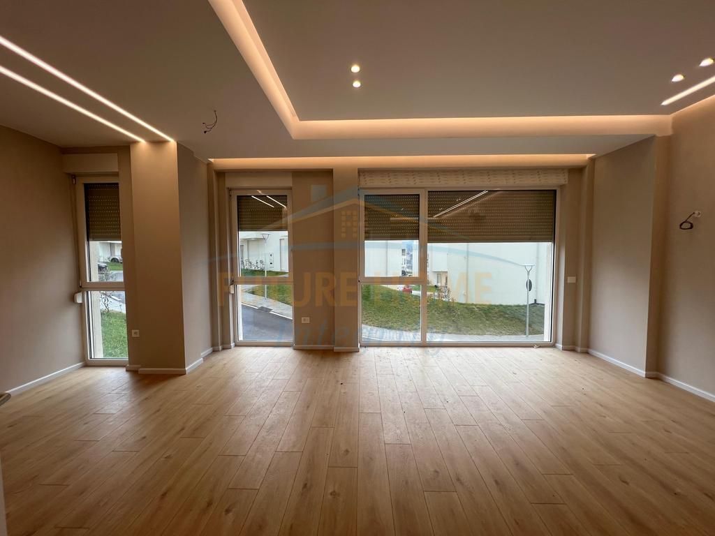 Shitet Vilë 3-Katëshe+2 Poste parkimi, AbA Residence