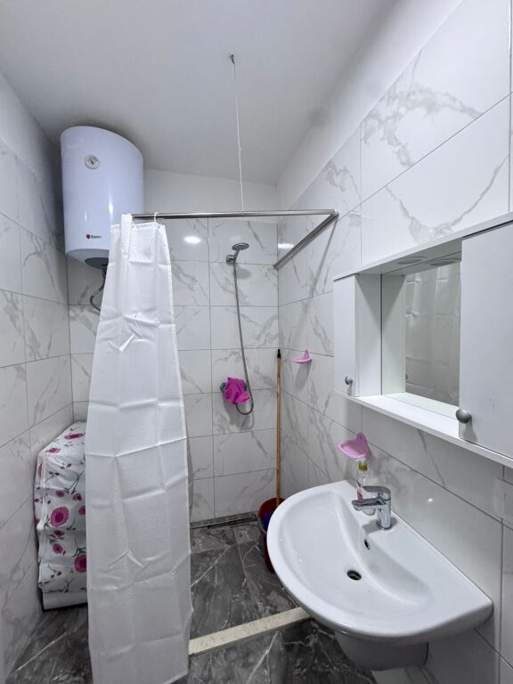 Affitto 1+1, Campo di Aviazione 50.000 lek