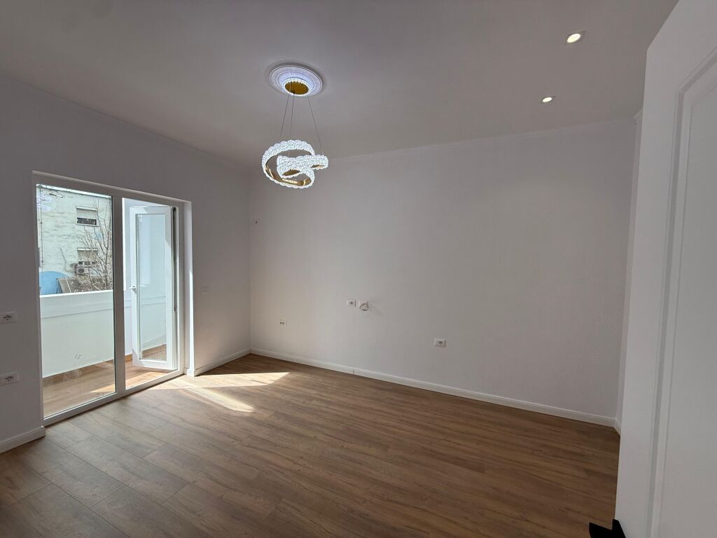 Shitet apartamenti 2+1