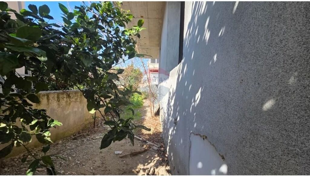 🏡 Vilë 3-katëshe për Shitje – Lagjia 24 Maji, Vlorë