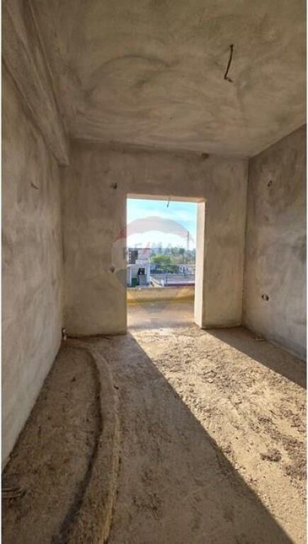 🏡 Vilë 3-katëshe për Shitje – Lagjia 24 Maji, Vlorë