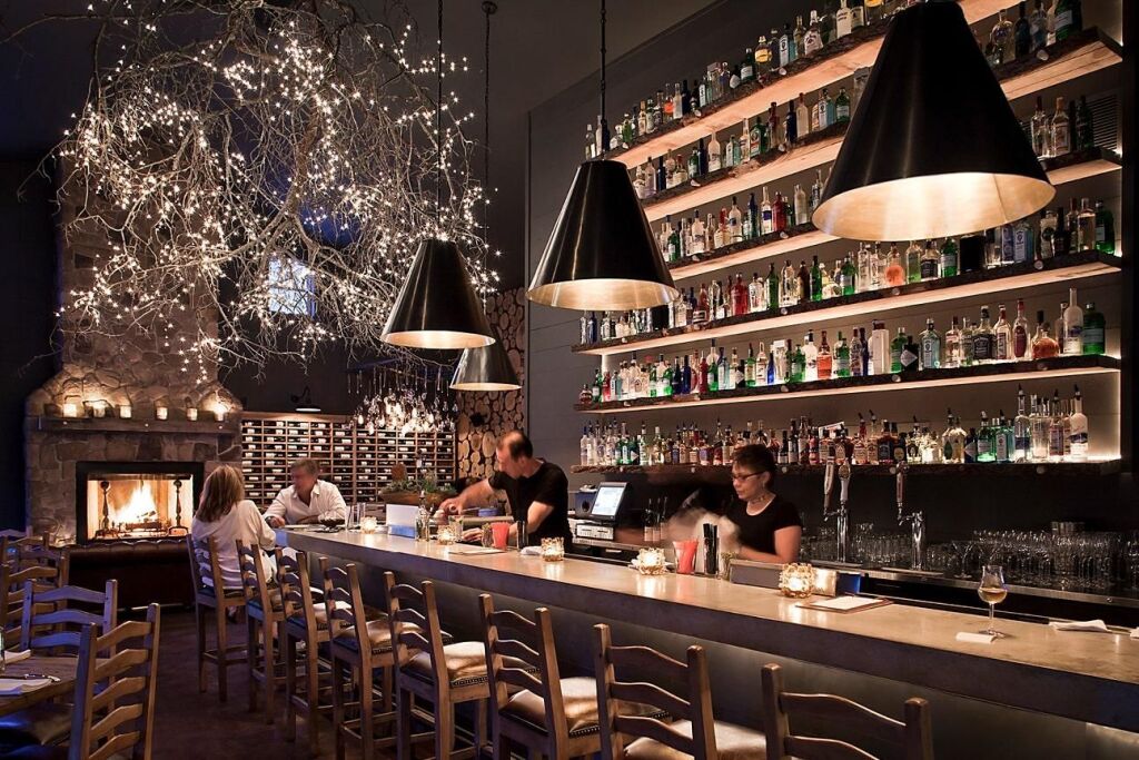 AMBIENCE FOR BAR-RESTAURANT EDGE OF MAIN STREET, BARRICADE STREET