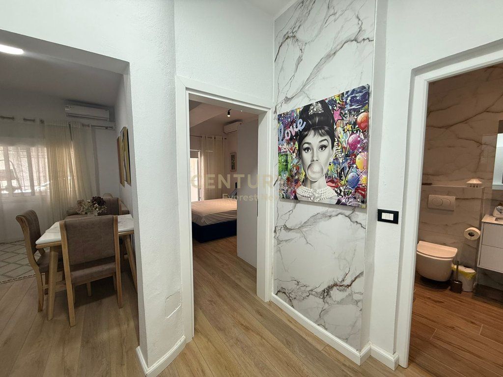 Jepet me Qira Apartament 1+1 prane Petroninit