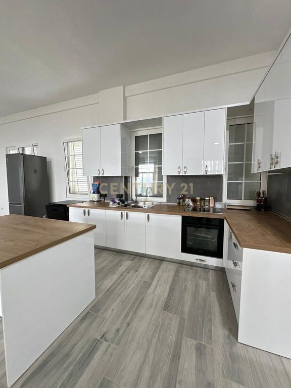 PENTHOUSE MODERN ME QIRA NË PASKUQAN!
