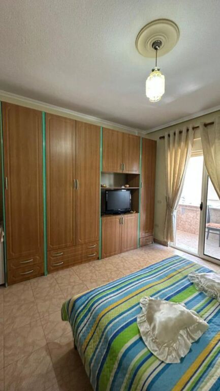 🏢Ne zonen e Vasil Shantos jepet me qera apartament 2+1+2,i mobiluar 70,000Leke