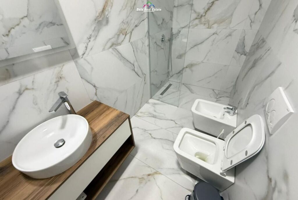 Office for Rent 2+1 at Garden Building Complex (ID BZ2899) Tirana