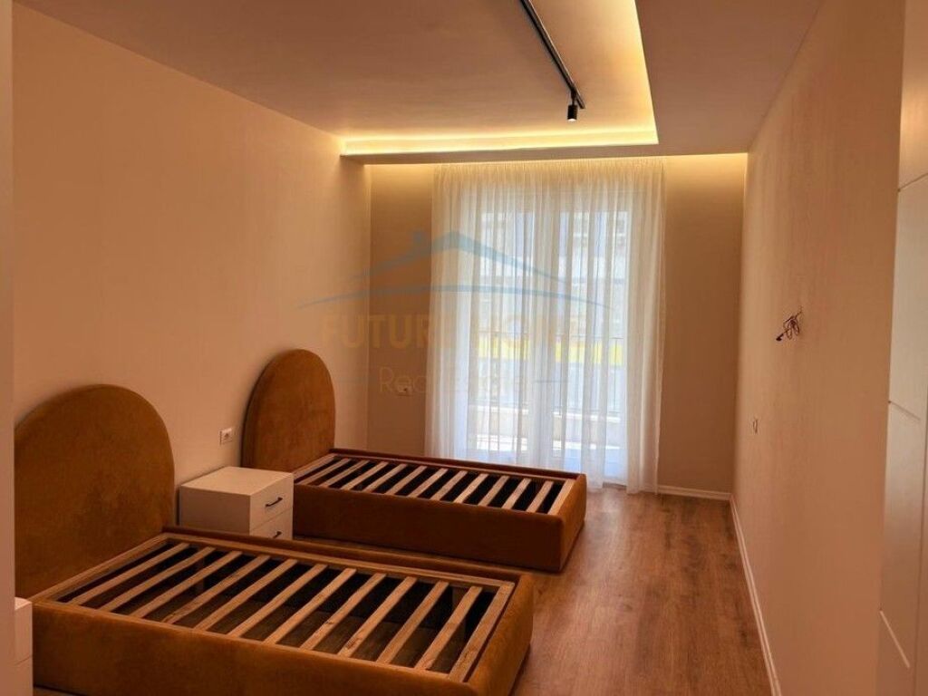 Shitet, Apartament 2+1, Univers City