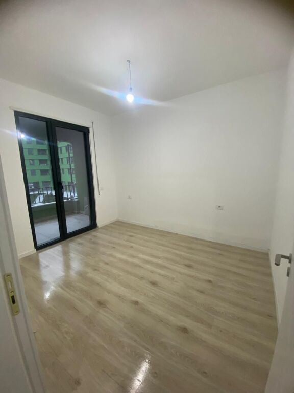 Jepet me qera apartament 1+1 , 5 maj, Prane Black Stone Longue
