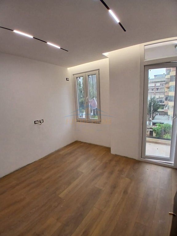 Shitet Apartament 1+1, 21 Dhjetori