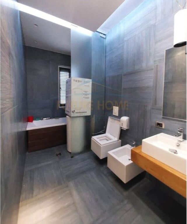 Affitto, Appartamento per Uffici, Blloku, Tirana.