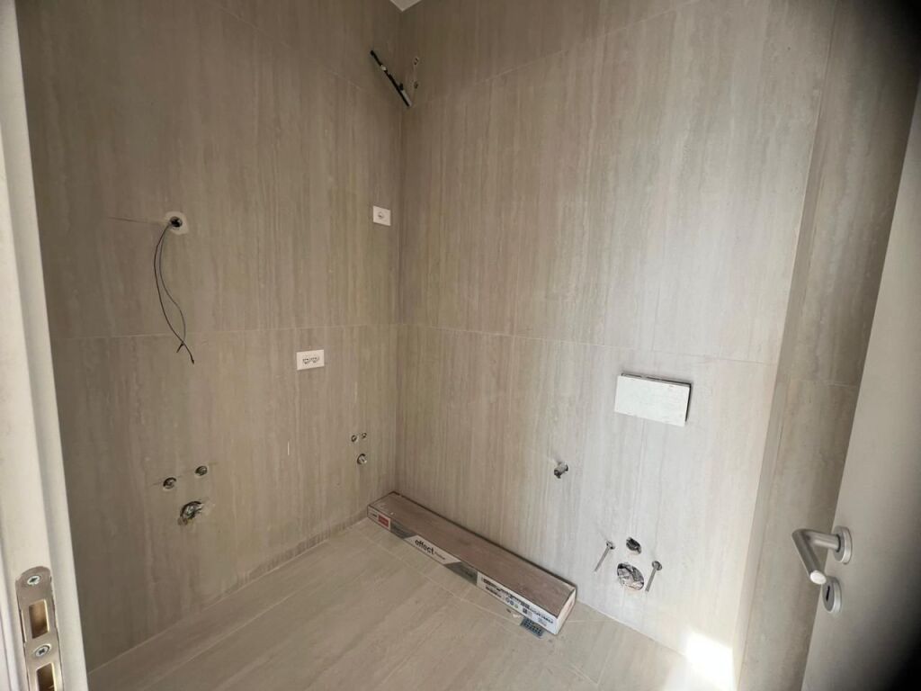 Ambient zyrash per qira tek Vasil Shanto.