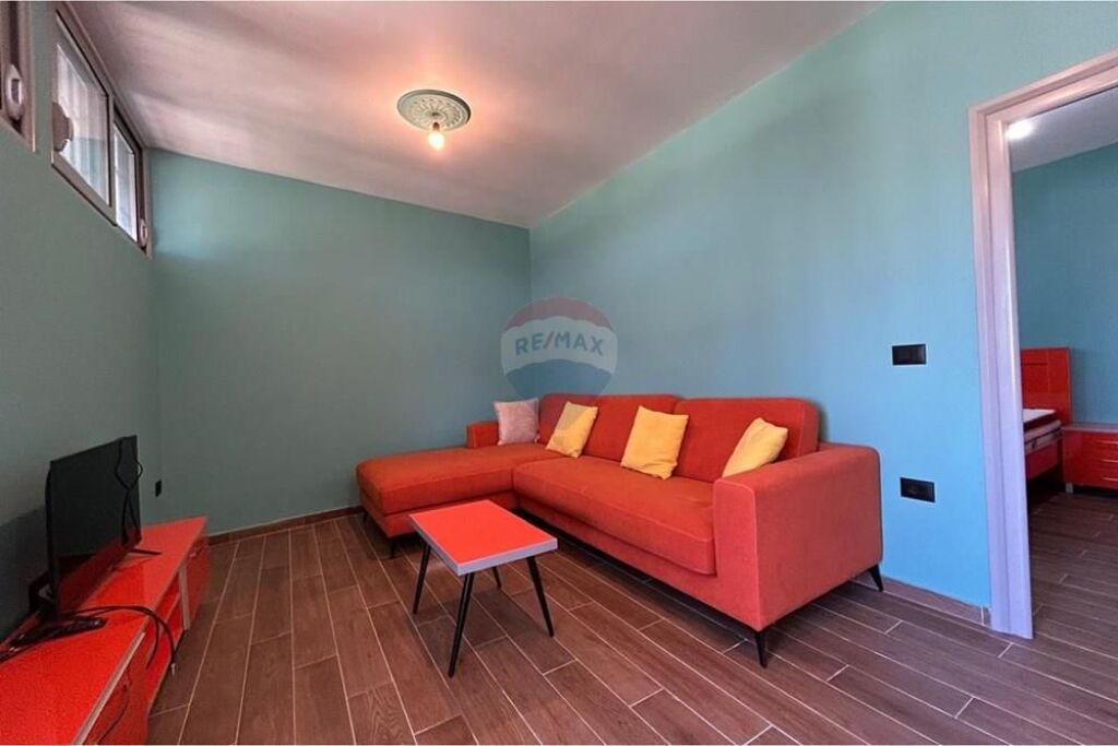 🏡 Apartament 1+1 me Qira – Rruga Reshat Osmani, Vlorë