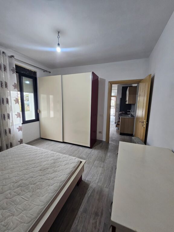 JEPET ME QERA APARTAMENT 2+1 + VERANDË PRANE KOPSHTIT IVINA