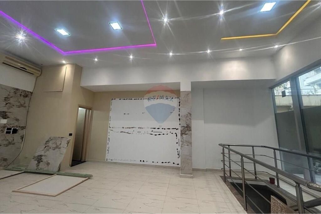 🏪 Dyqan – Për Shitje |  Vlorë 📍 Pas Conad | Sheshi Isa Boletini