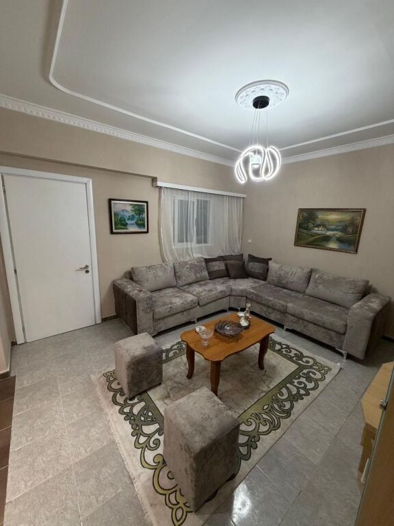 JEPET APARTAMENT ME QERA 1+1 KINOSTUDIO