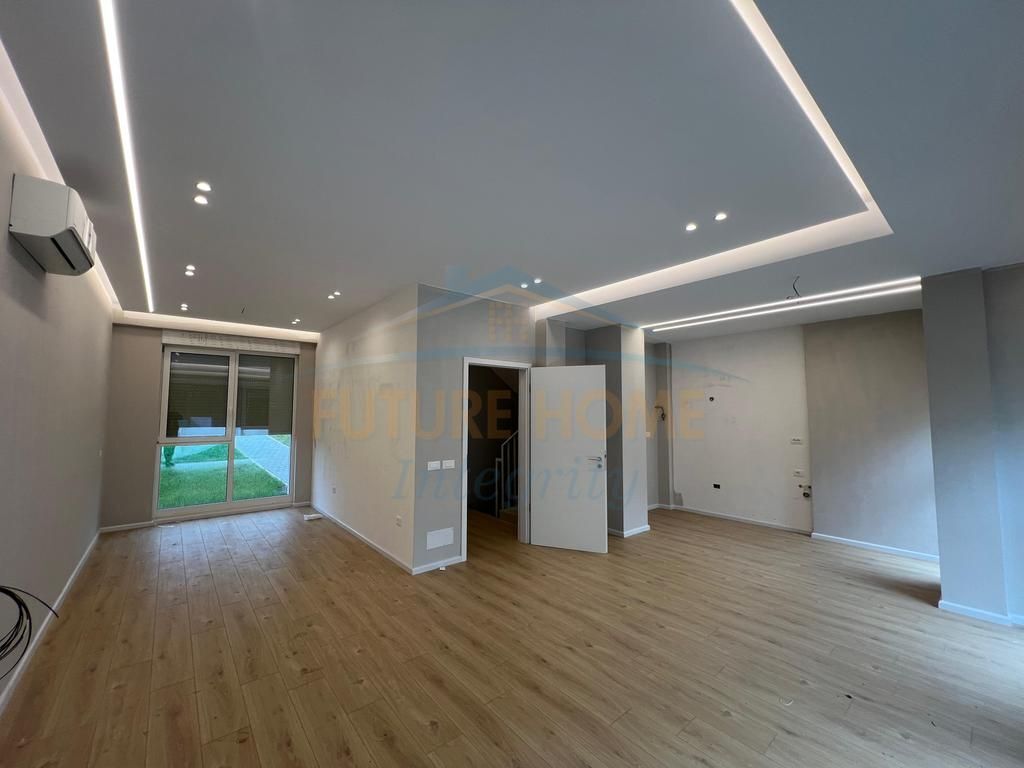 Shitet Vilë 3-Katëshe+2 Poste parkimi, AbA Residence