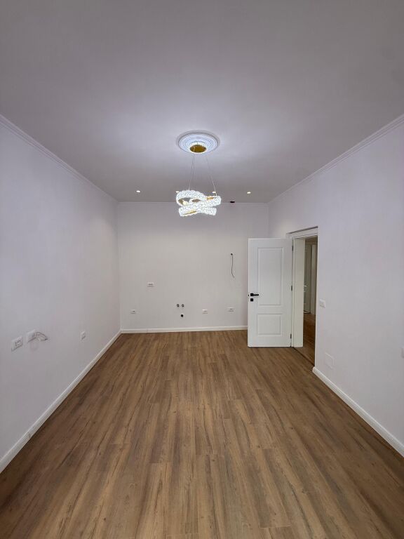 Shitet apartamenti 2+1