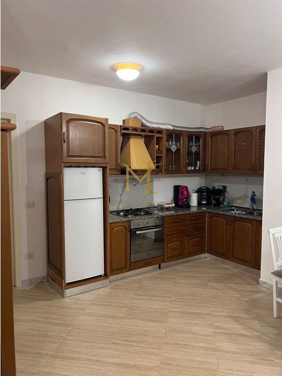 SHITET APARTAMENT 2+1+2 TUALETE DHE 2 BALLKONE TEK ISH URT NE DURRES !