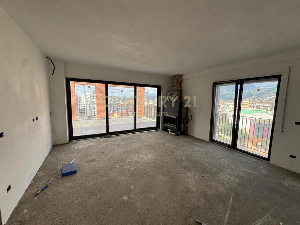 Apartament 3+1+2+ Tarracë të shfrytëzueshme!