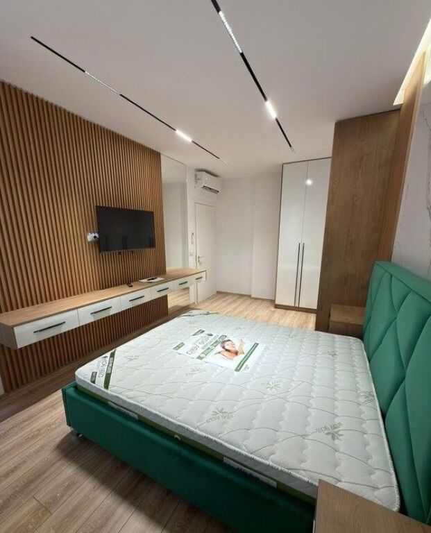 Apartament 2+1 Me Qira në Komunën e Parisit, Tiranë