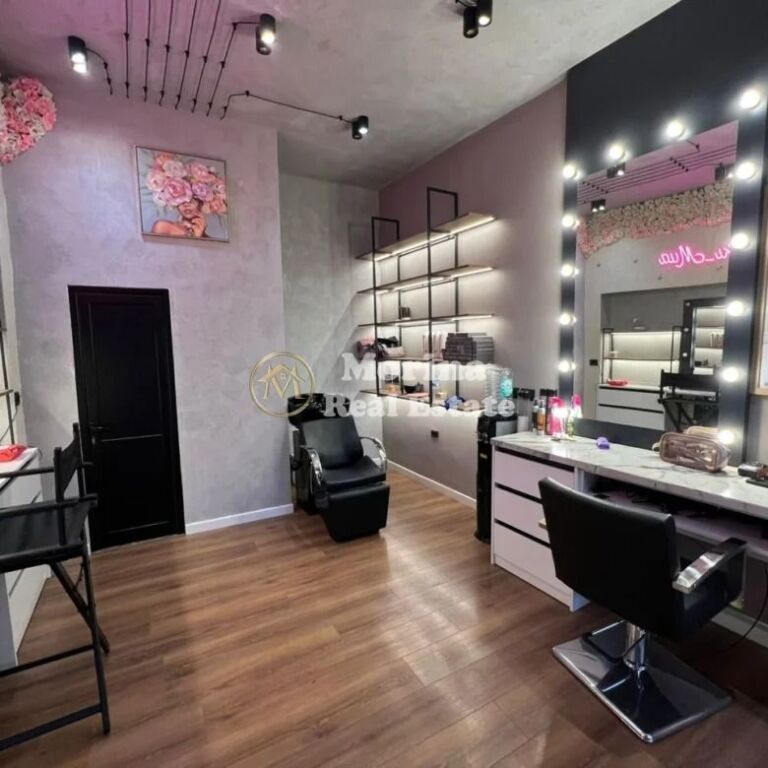 Rent | Business Premises | Martyrs of the Nation Boulevard | 450 €/month