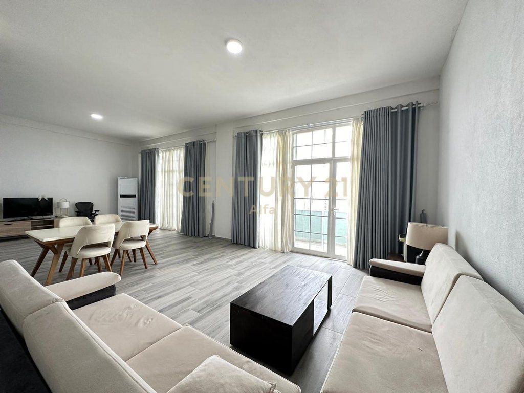 PENTHOUSE MODERN ME QIRA NË PASKUQAN!