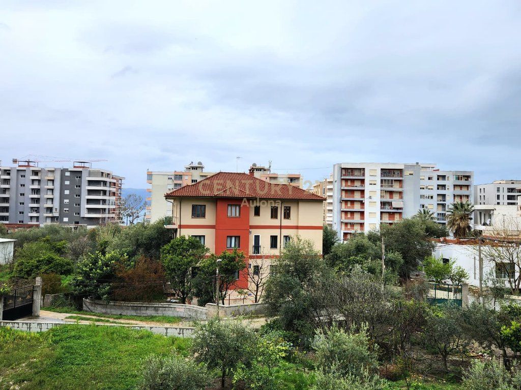 APARTAMENT MODERN 2+1 ME QIRA PRANE LUNGOMARE 1
