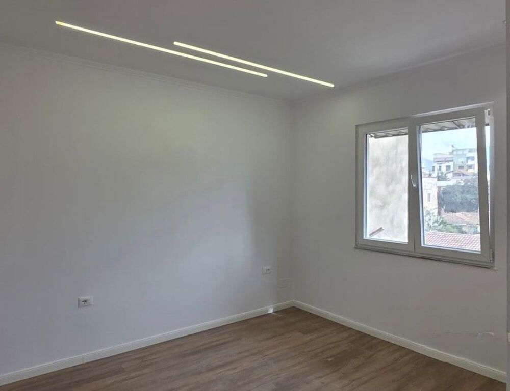 Shitet Apartament 2+1 tek Rruga Bardhyl