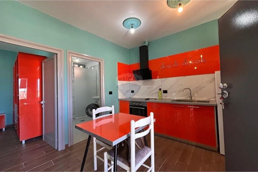 🏡 Apartament 1+1 me Qira – Rruga Reshat Osmani, Vlorë